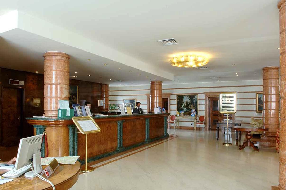 סאן מרטינו בואון אלברגו Hotel Catullo מראה חיצוני תמונה